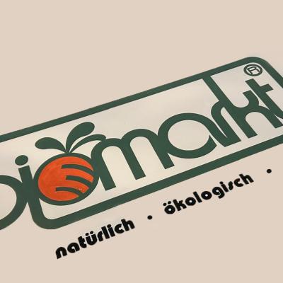 Beispiel eines handgezeichneten Logos mit Acrylfarbe